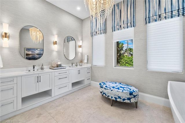 790 6th AVE N, Naples, FL 34102