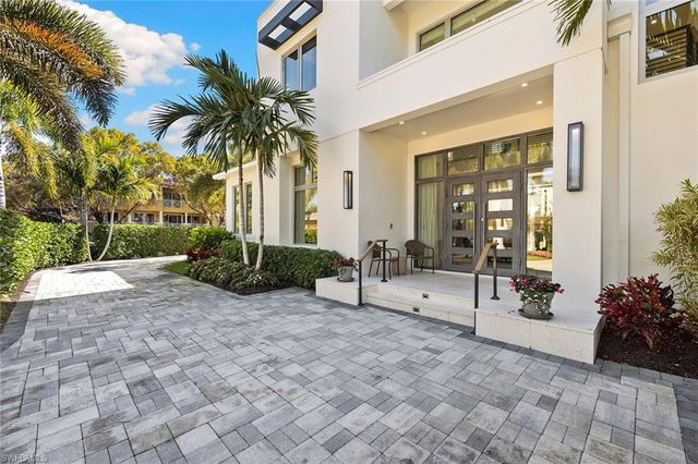 790 6th AVE N, Naples, FL 34102