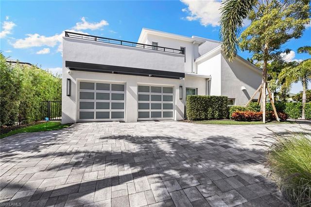 790 6th AVE N, Naples, FL 34102