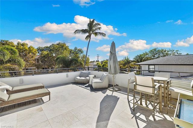 790 6th AVE N, Naples, FL 34102