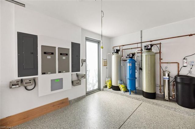 790 6th AVE N, Naples, FL 34102