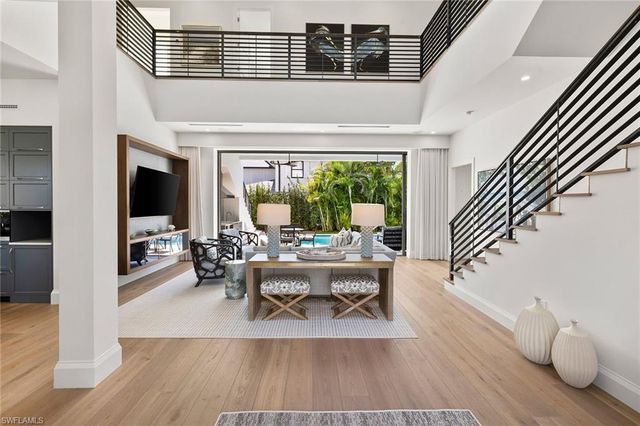 790 6th AVE N, Naples, FL 34102