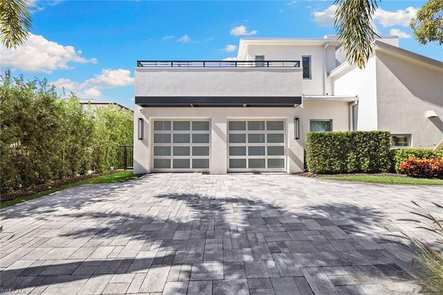 790 6th AVE N, Naples, FL 34102