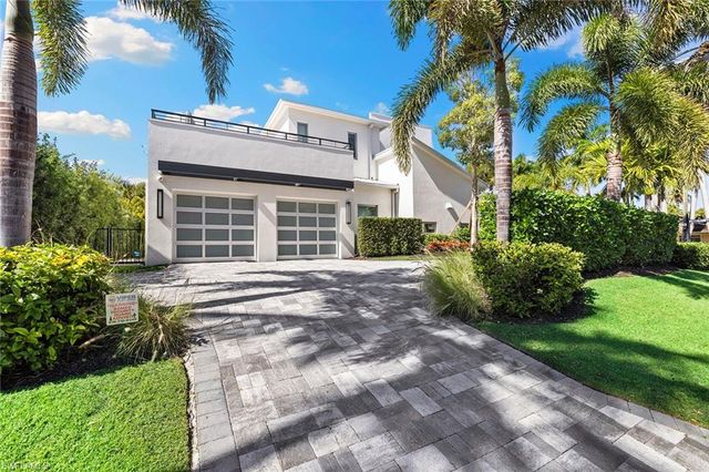 790 6th AVE N, Naples, FL 34102