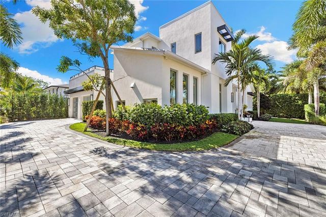 790 6th AVE N, Naples, FL 34102