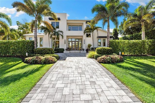 790 6th AVE N, Naples, FL 34102