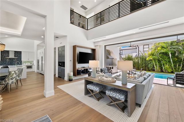 790 6th AVE N, Naples, FL 34102