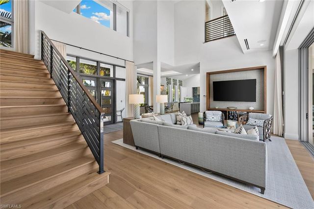 790 6th AVE N, Naples, FL 34102