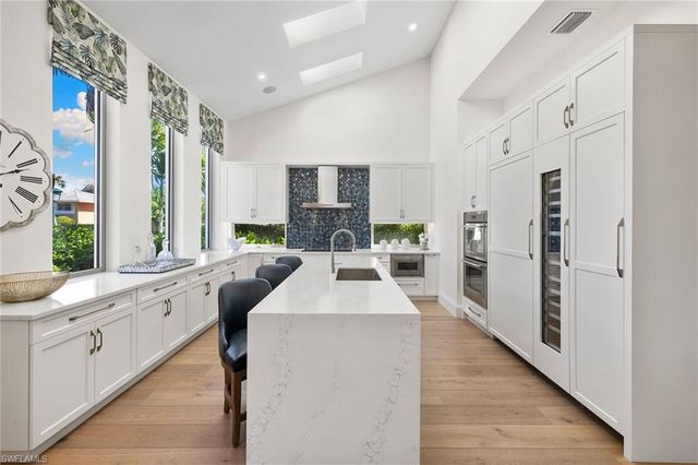 790 6th AVE N, Naples, FL 34102