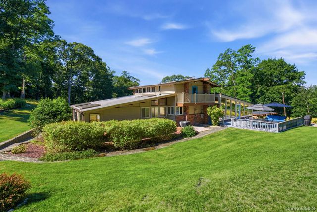 2 Fiddlers Green Drive, Lloyd Harbor, NY 11743