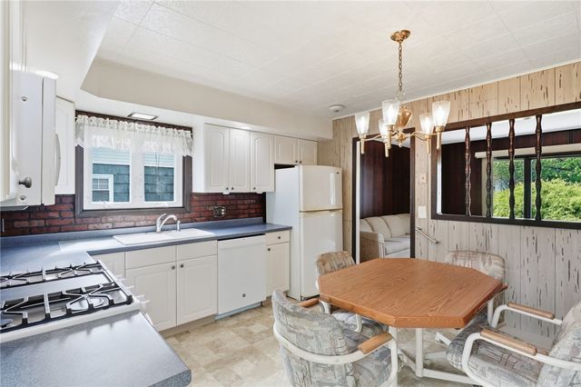 336 Hollybrook Road, Henrietta, NY 14623