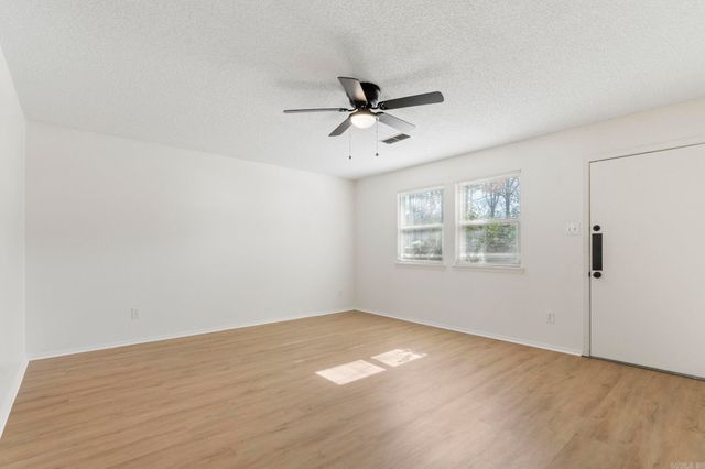 6716 Kimberly Drive, Benton, AR 72019