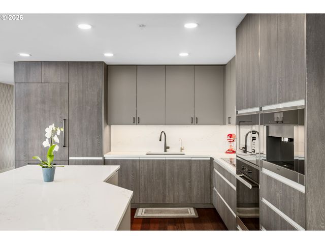 3601 S RIVER Pkwy 2805, Portland, OR 97239