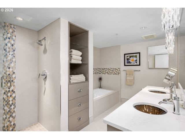 3601 S RIVER Pkwy 2805, Portland, OR 97239