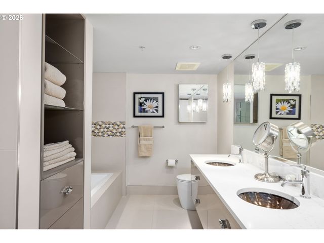 3601 S RIVER Pkwy 2805, Portland, OR 97239