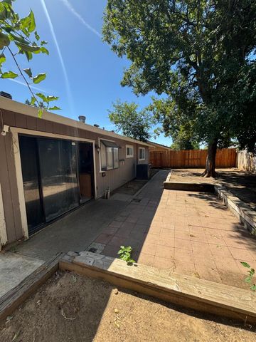 8264 Summerplace Dr, Citrus Heights, CA 95621