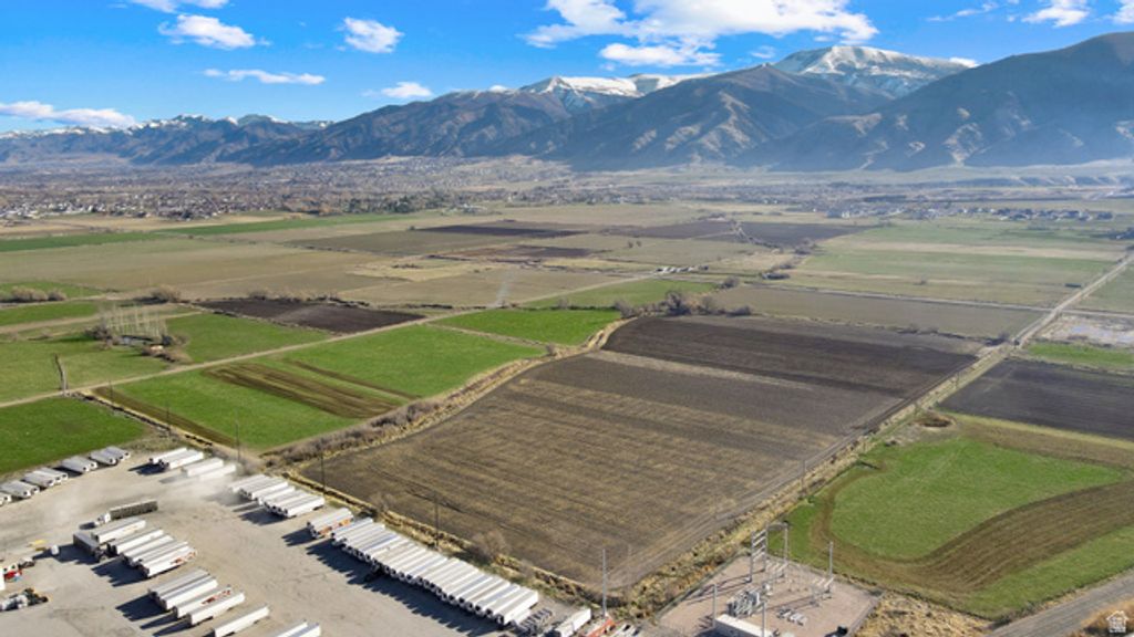 Image 14 of property listing at 4600 S 1200 W, Hyrum, UT 84319