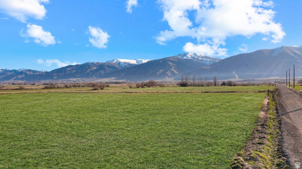 Image 5 of property listing at 4600 S 1200 W, Hyrum, UT 84319