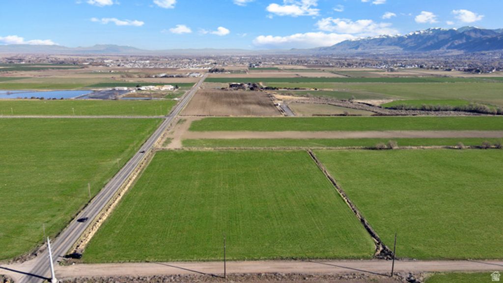 Image 8 of property listing at 4600 S 1200 W, Hyrum, UT 84319