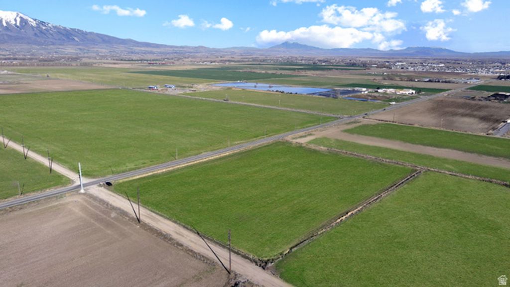 Image 9 of property listing at 4600 S 1200 W, Hyrum, UT 84319