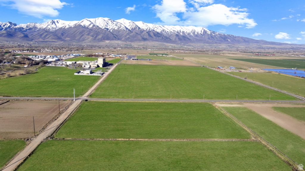 Image 10 of property listing at 4600 S 1200 W, Hyrum, UT 84319
