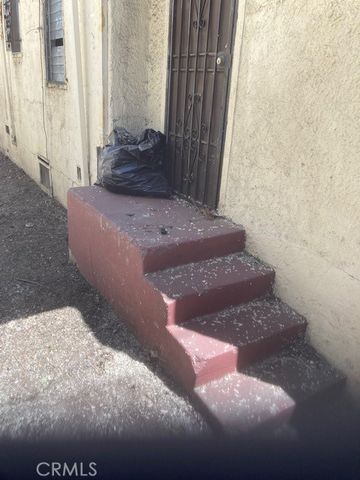 9811 S Vermont, Los Angeles, CA 90044