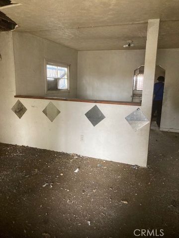 9811 S Vermont, Los Angeles, CA 90044
