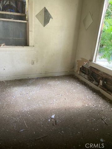 9811 S Vermont, Los Angeles, CA 90044