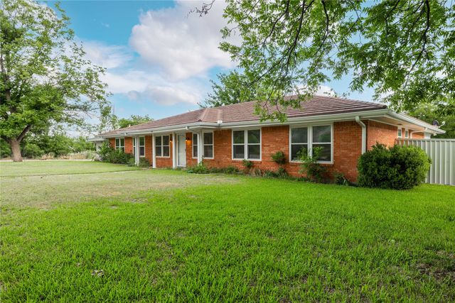 201 Palestine Street, Coleman, TX 76834