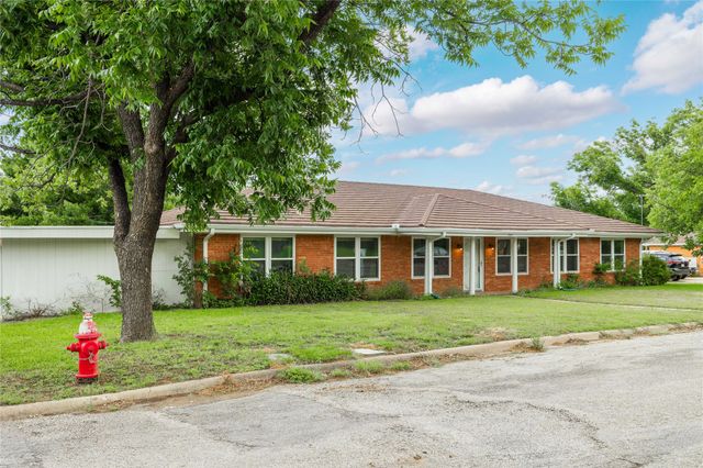 201 Palestine Street, Coleman, TX 76834