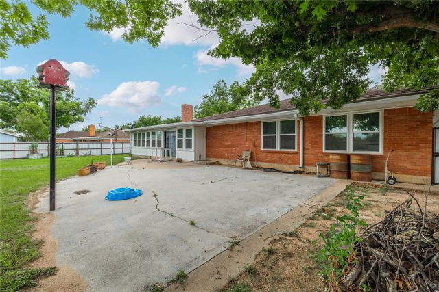 201 Palestine Street, Coleman, TX 76834