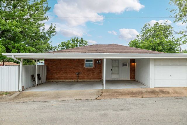 201 Palestine Street, Coleman, TX 76834