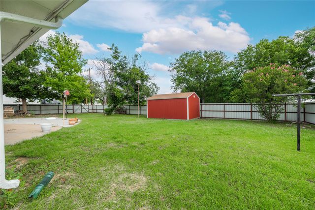 201 Palestine Street, Coleman, TX 76834