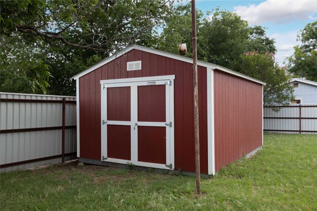201 Palestine Street, Coleman, TX 76834