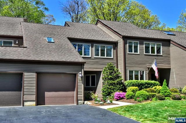 30 N Bayard Lane, Mahwah, NJ 07430