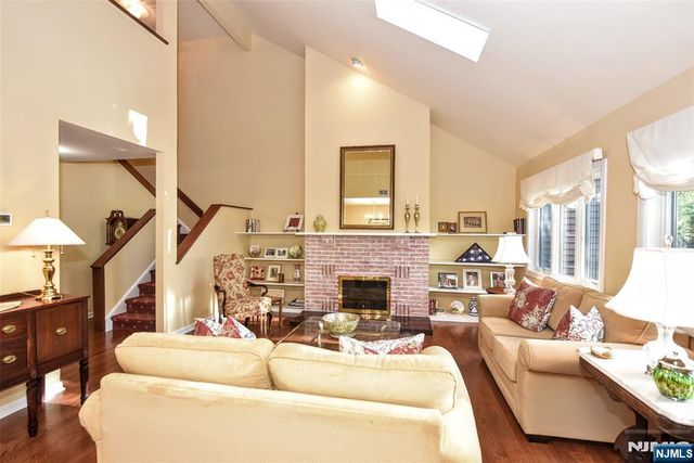 30 N Bayard Lane, Mahwah, NJ 07430