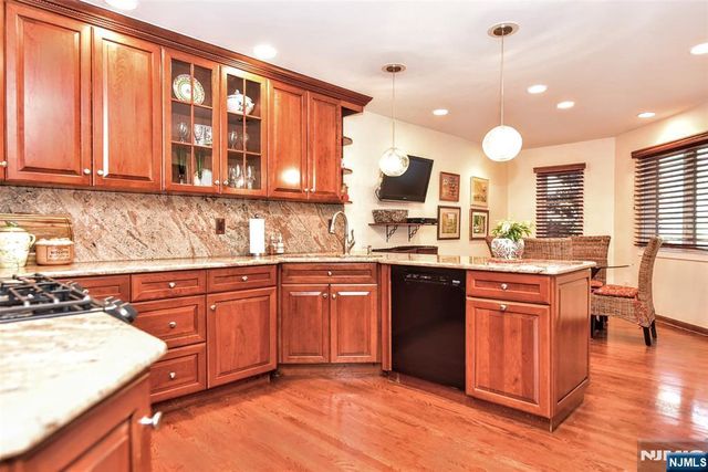 30 N Bayard Lane, Mahwah, NJ 07430