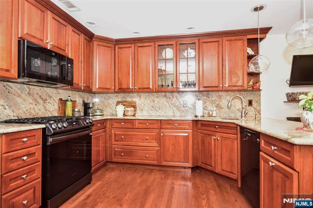 30 N Bayard Lane, Mahwah, NJ 07430