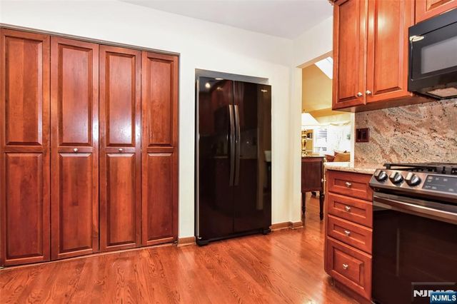 30 N Bayard Lane, Mahwah, NJ 07430
