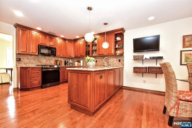 30 N Bayard Lane, Mahwah, NJ 07430