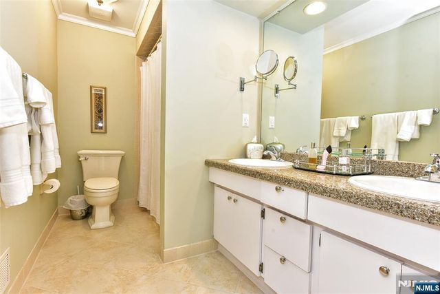 30 N Bayard Lane, Mahwah, NJ 07430