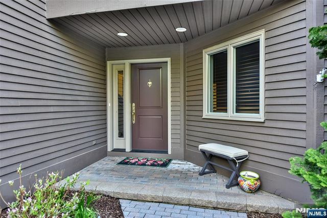 30 N Bayard Lane, Mahwah, NJ 07430