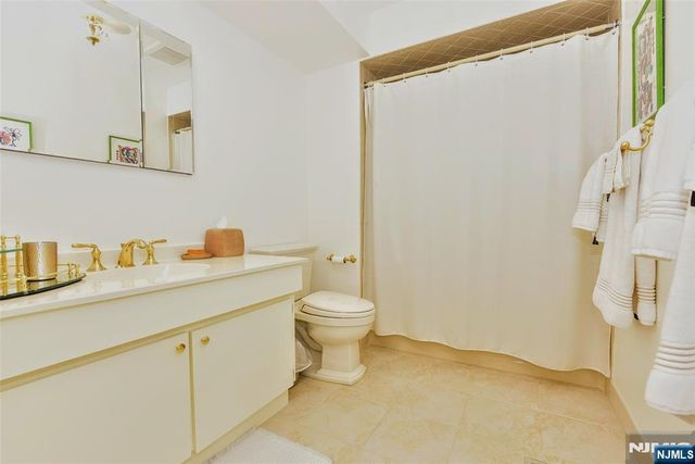 30 N Bayard Lane, Mahwah, NJ 07430