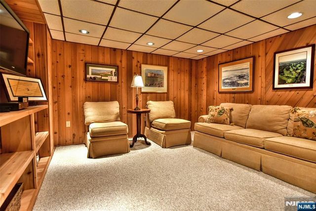30 N Bayard Lane, Mahwah, NJ 07430