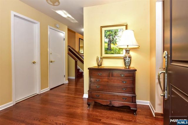 30 N Bayard Lane, Mahwah, NJ 07430