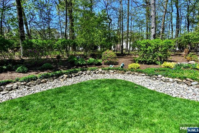 30 N Bayard Lane, Mahwah, NJ 07430