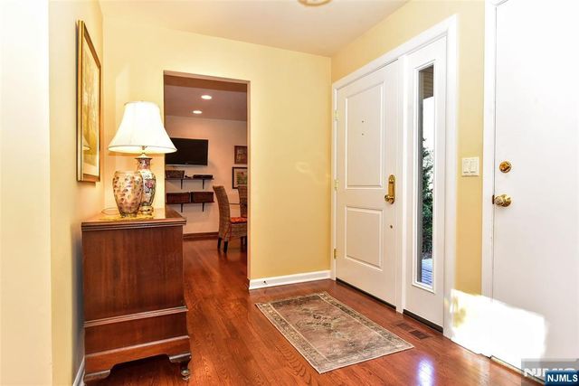 30 N Bayard Lane, Mahwah, NJ 07430