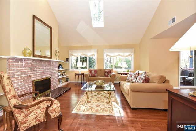 30 N Bayard Lane, Mahwah, NJ 07430