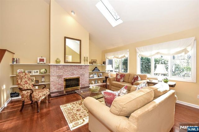 30 N Bayard Lane, Mahwah, NJ 07430