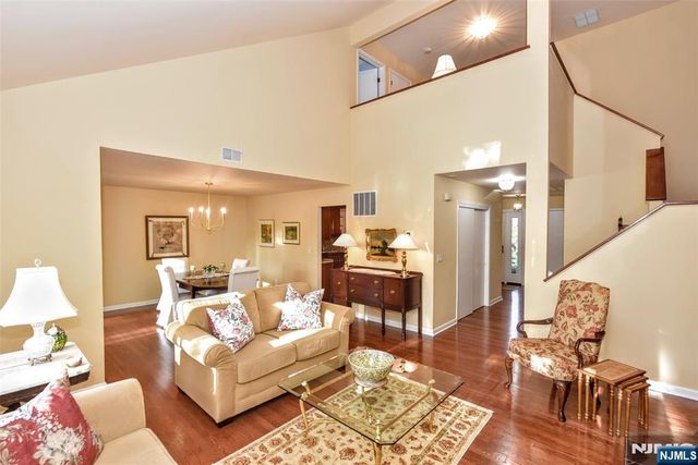 30 N Bayard Lane, Mahwah, NJ 07430